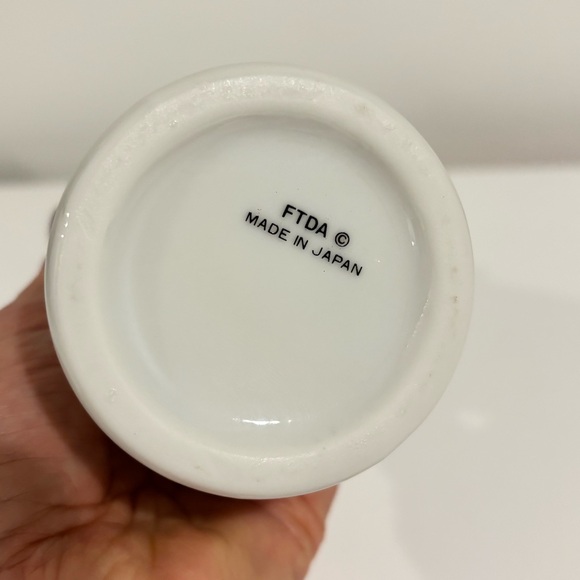 Vintage FTDA Easter ceramic flower vase white glaze & pink made in Japan 1988 - Picture 7 of 9